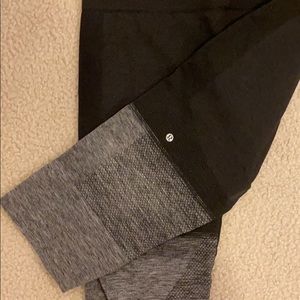 Black and grey cropped seamless cropped pants